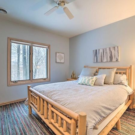 Resort-Style Harbor Springs Home With 2 Decks! Kültér fotó