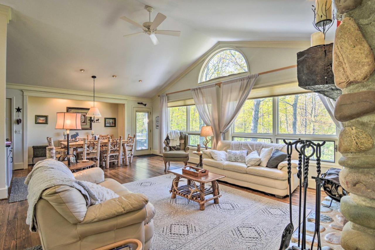 Resort-Style Harbor Springs Home With 2 Decks! Kültér fotó