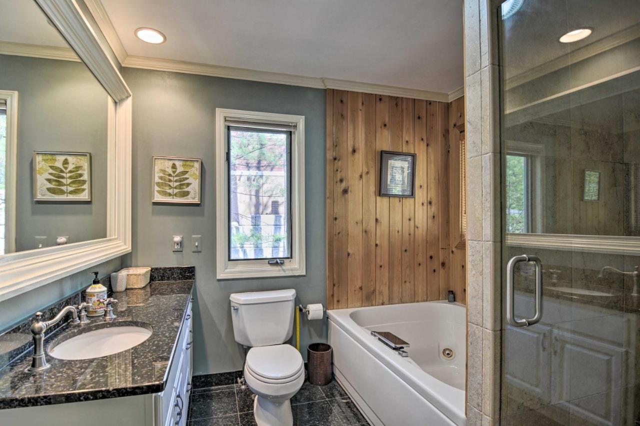Resort-Style Harbor Springs Home With 2 Decks! Kültér fotó