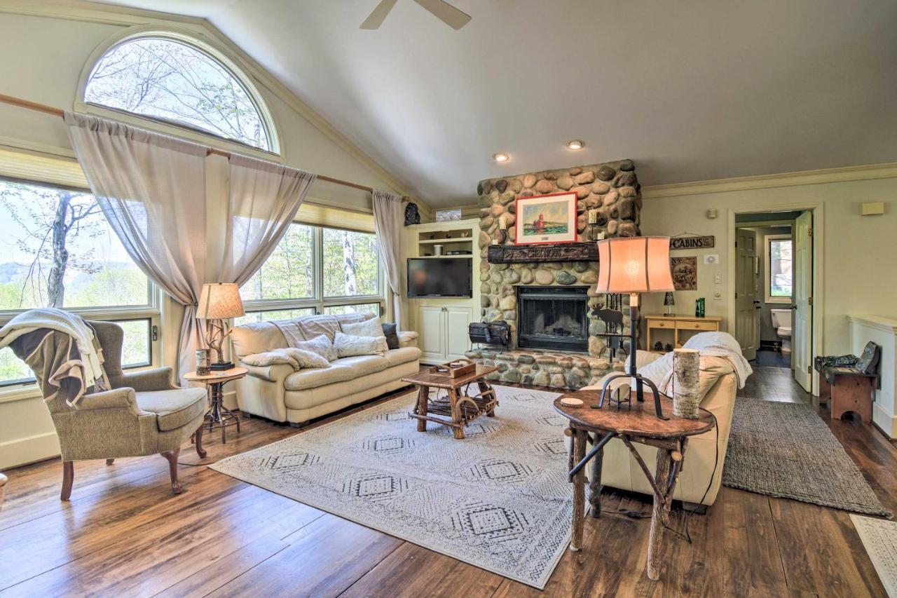 Resort-Style Harbor Springs Home With 2 Decks! Kültér fotó