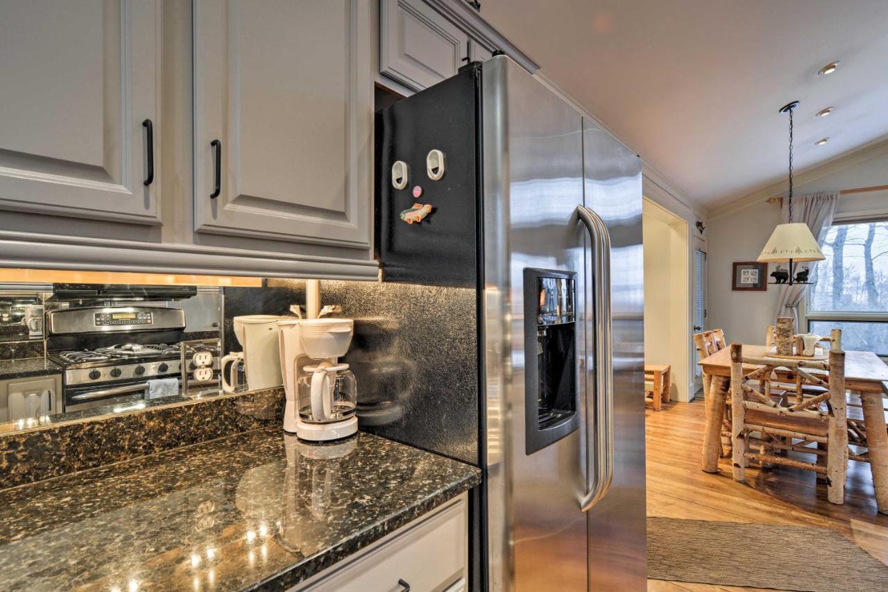 Resort-Style Harbor Springs Home With 2 Decks! Kültér fotó