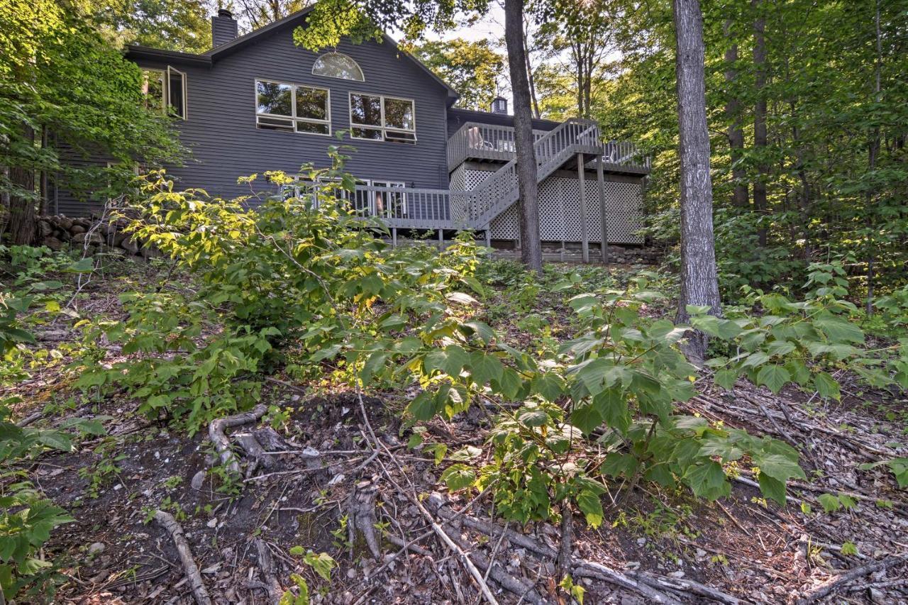 Resort-Style Harbor Springs Home With 2 Decks! Kültér fotó
