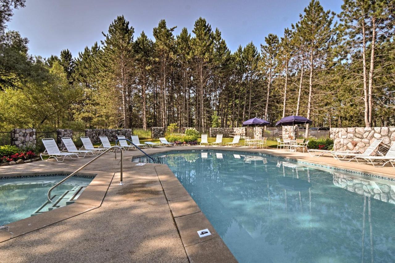 Resort-Style Harbor Springs Home With 2 Decks! Kültér fotó