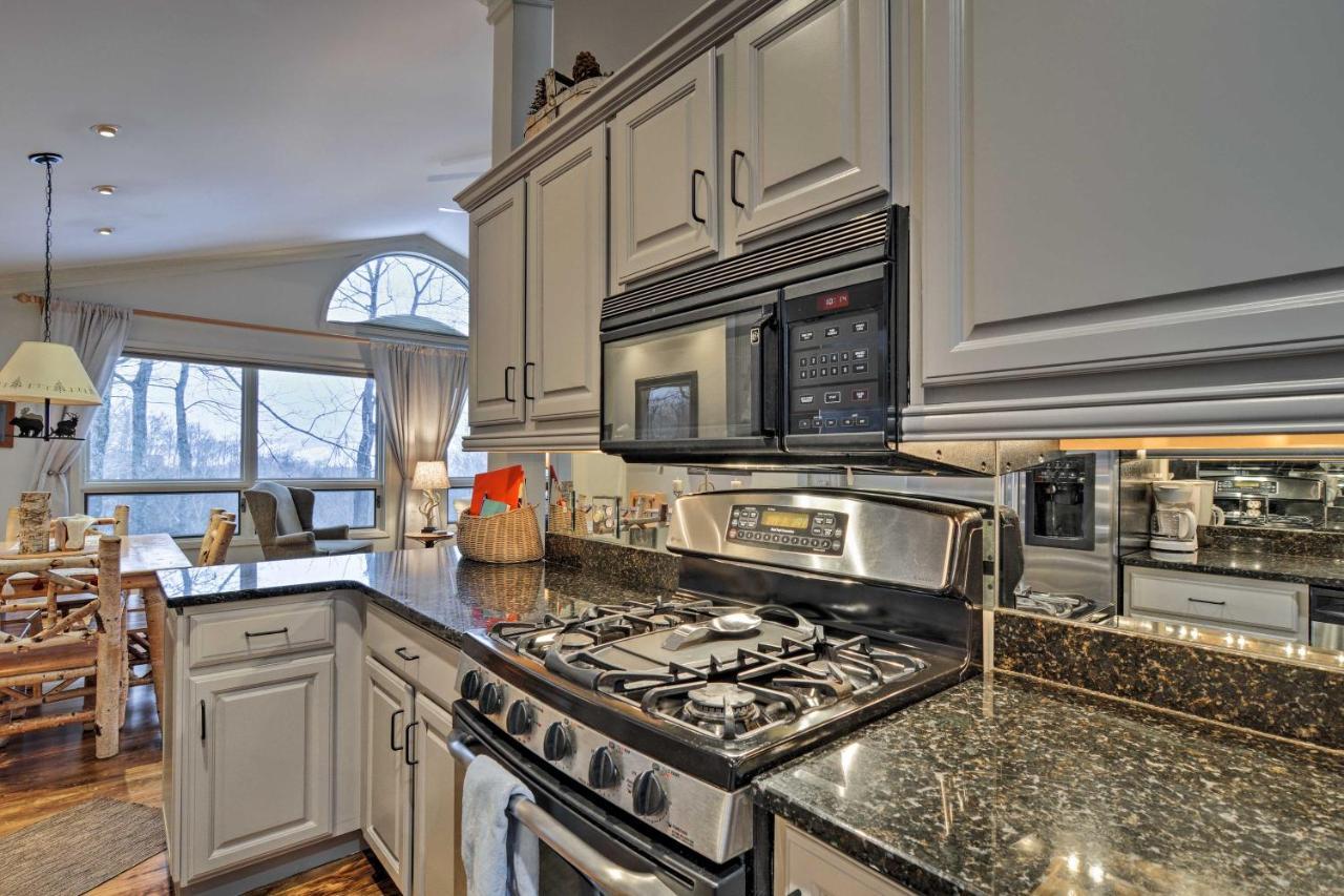 Resort-Style Harbor Springs Home With 2 Decks! Kültér fotó